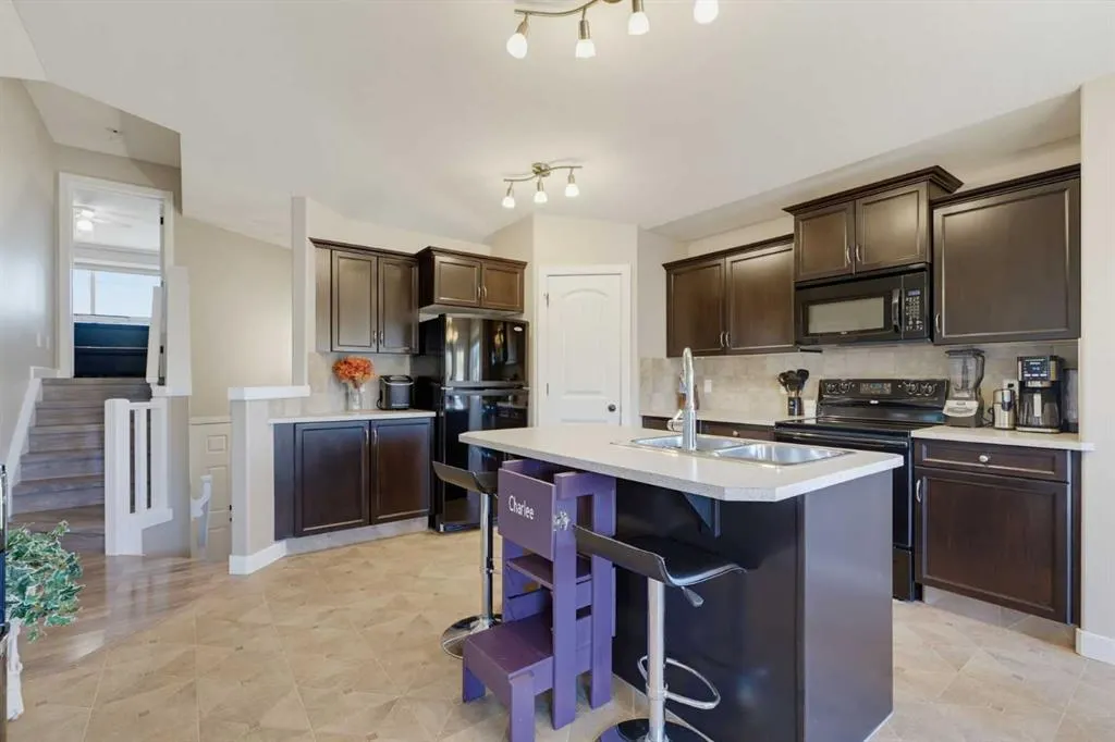 5256 48 Street Close