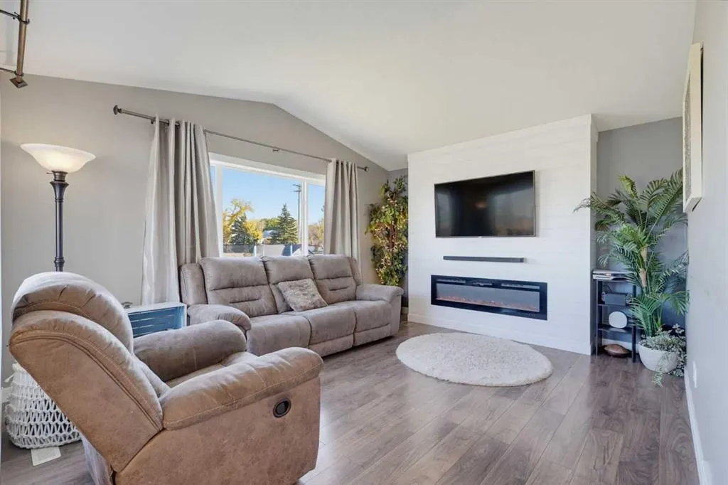 5256 48 Street Close