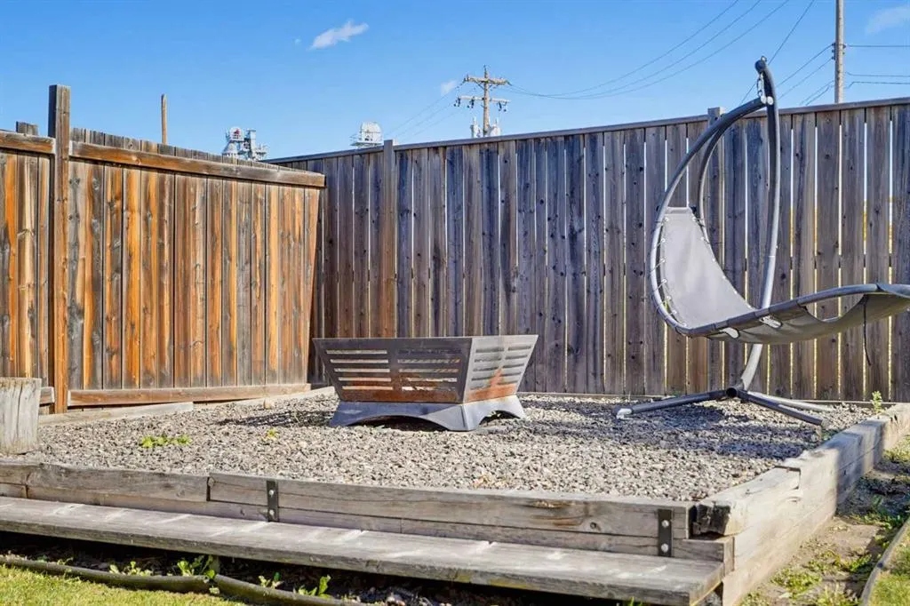 5256 48 Street Close