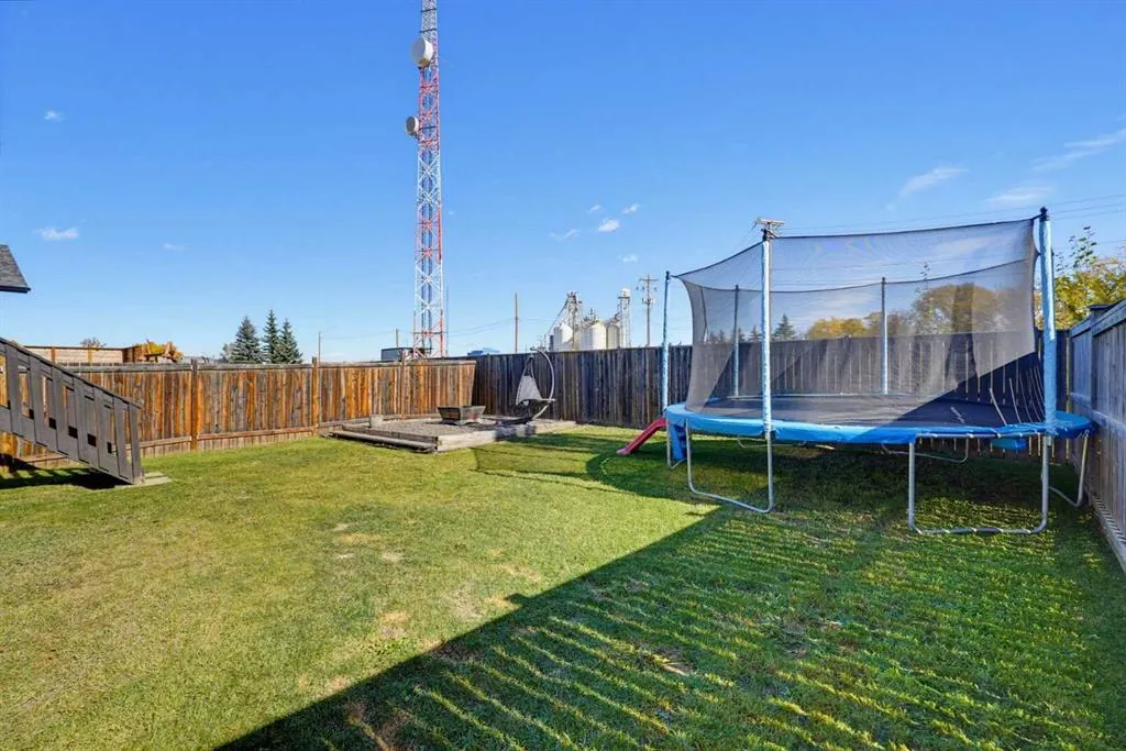 5256 48 Street Close