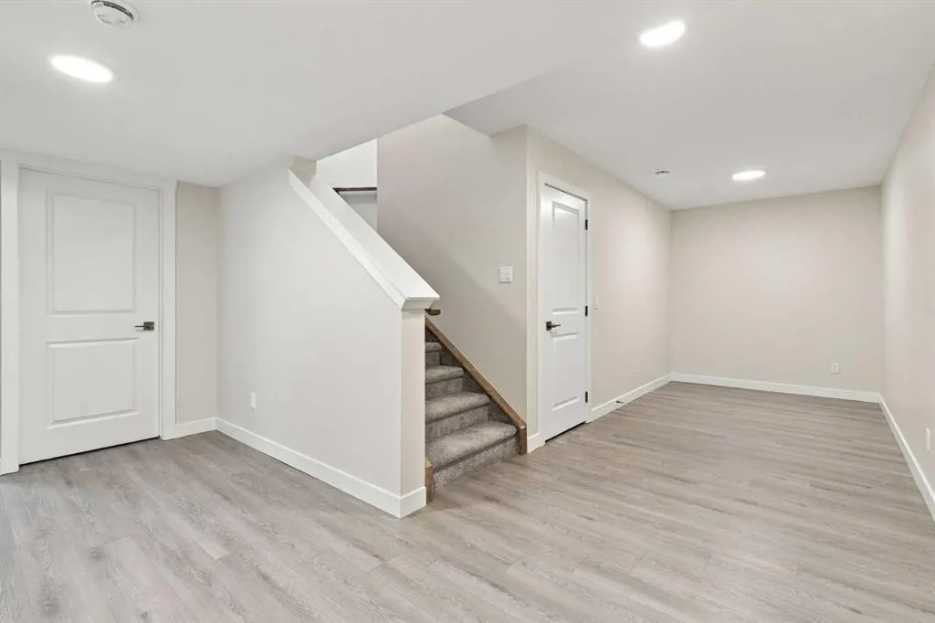 196 Buffaloberry Manor SE