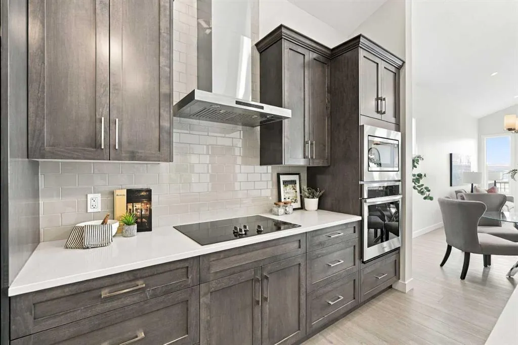 196 Buffaloberry Manor SE