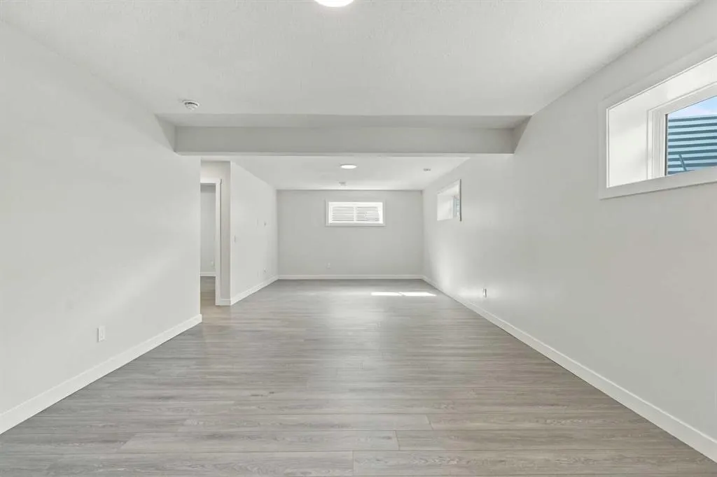 196 Buffaloberry Manor SE