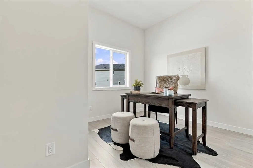 196 Buffaloberry Manor SE