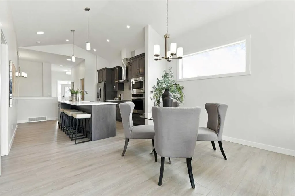 196 Buffaloberry Manor SE
