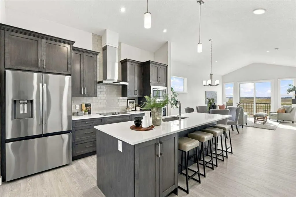 196 Buffaloberry Manor SE