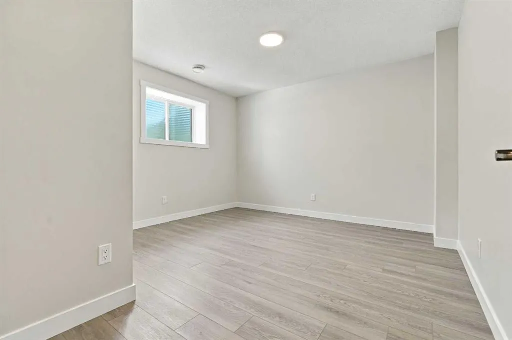 196 Buffaloberry Manor SE