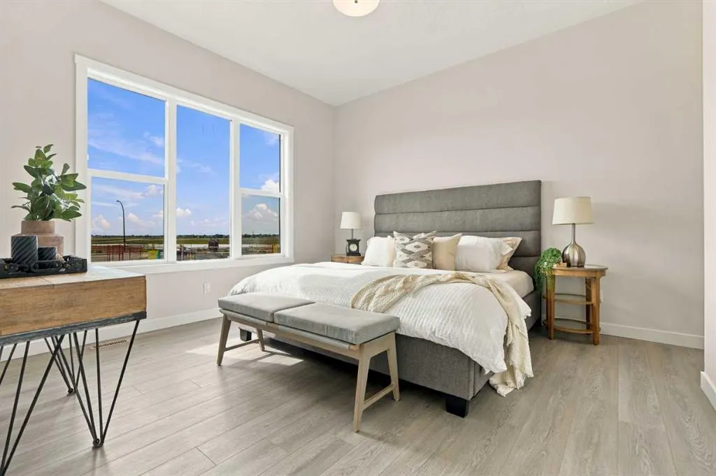 196 Buffaloberry Manor SE