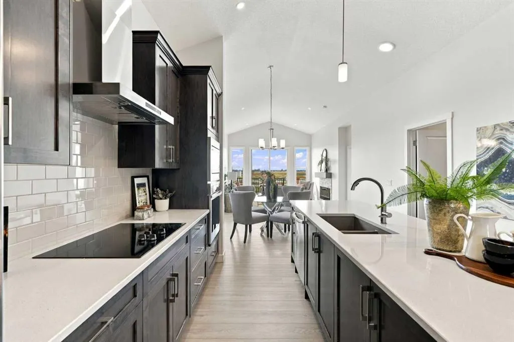 196 Buffaloberry Manor SE