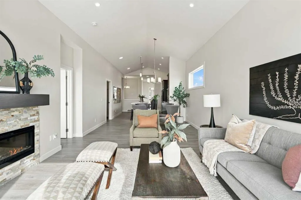 196 Buffaloberry Manor SE