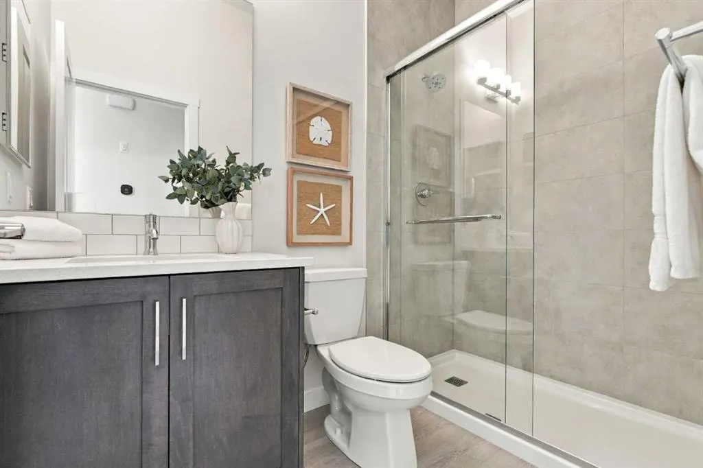 196 Buffaloberry Manor SE