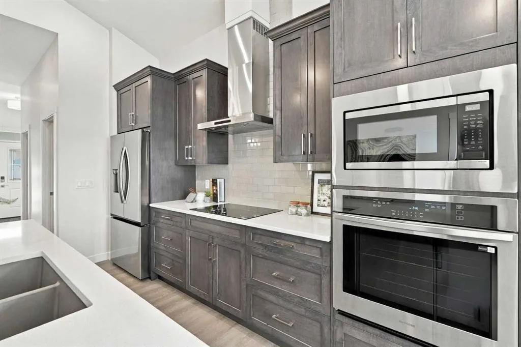 196 Buffaloberry Manor SE