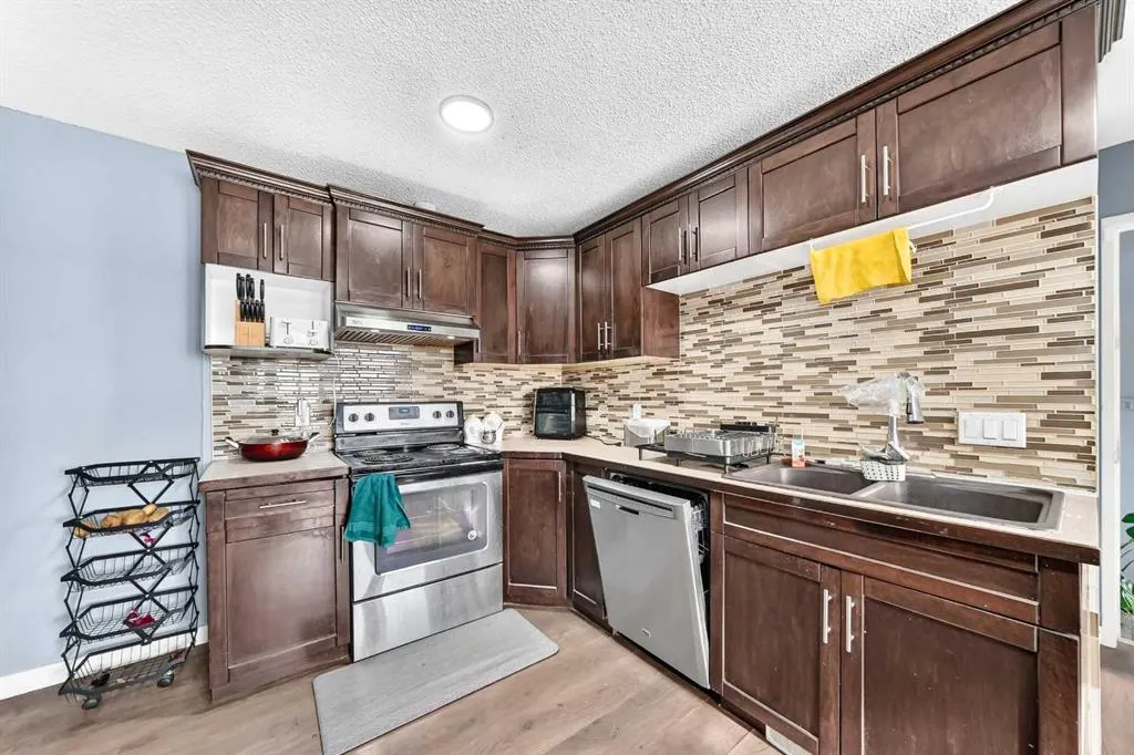 5447 RUNDLEVIEW Road NE