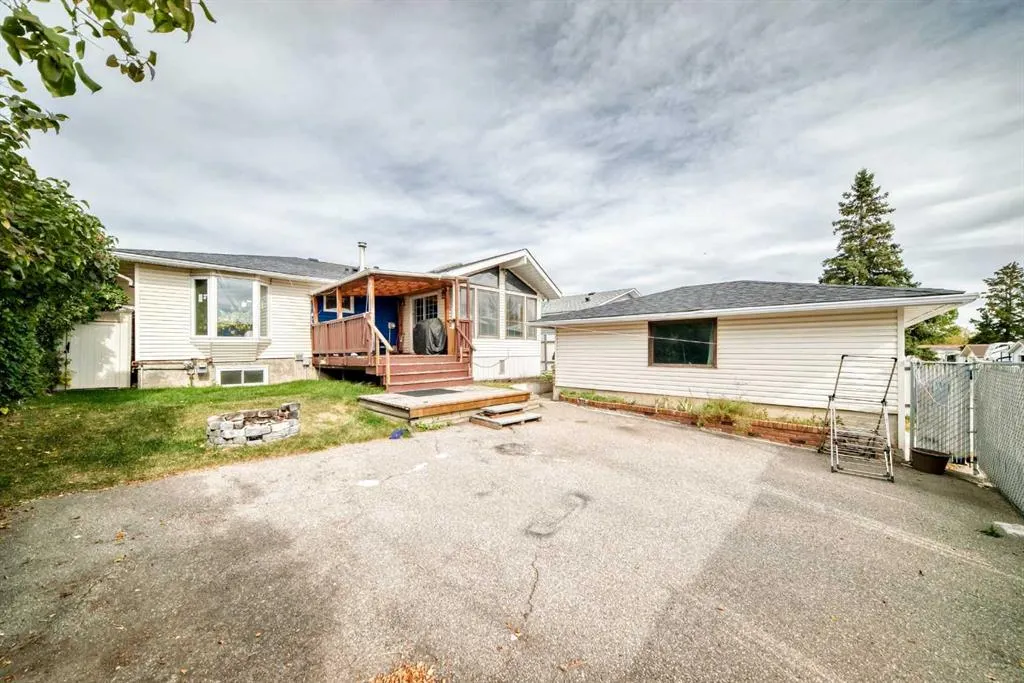 5447 RUNDLEVIEW Road NE