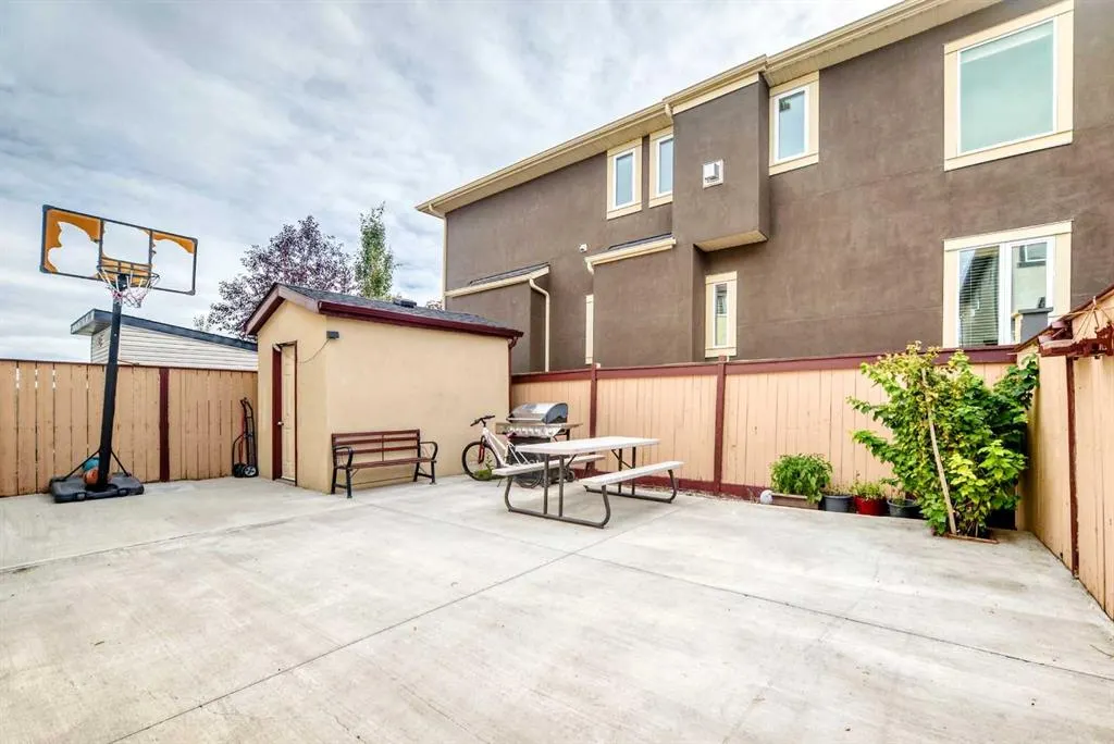 336 Saddlemont Boulevard NE