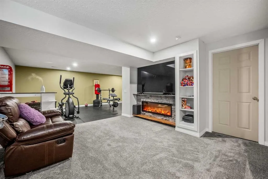 163 West Lakeview Passage