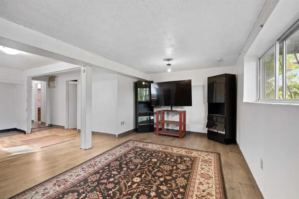 221 Theodore Place NW