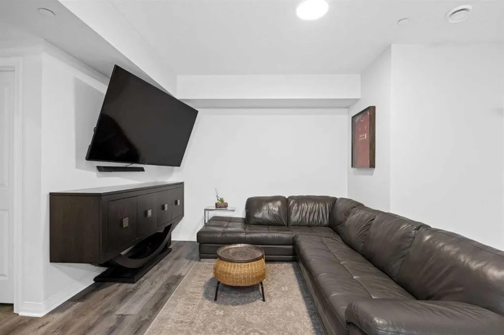 101 Howse Common NE
