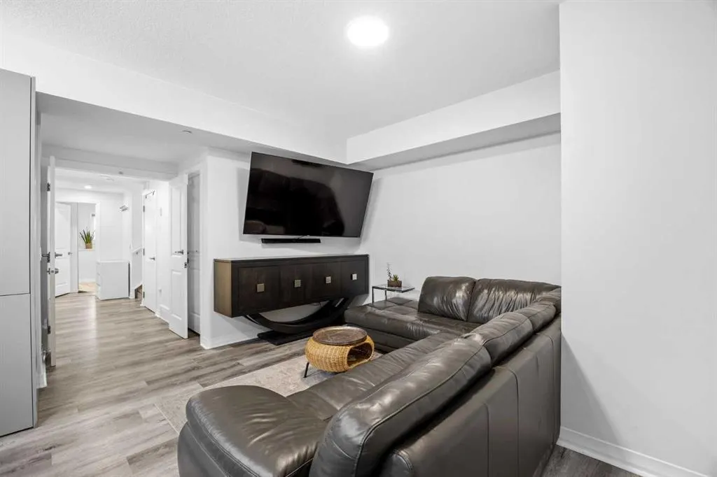 101 Howse Common NE