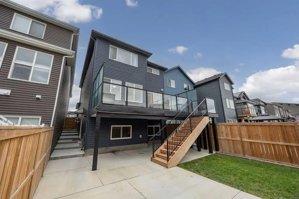 101 Howse Common NE