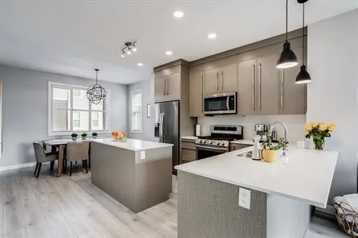 30 Cornerstone Manor NE #204