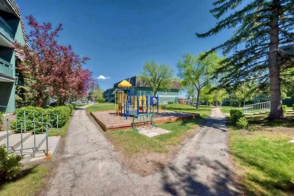 315 Southampton Drive SW #1207