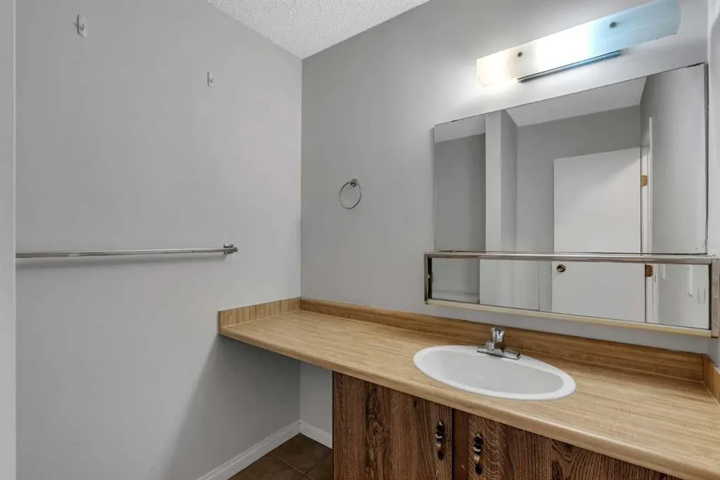 643 4 Avenue NE #16