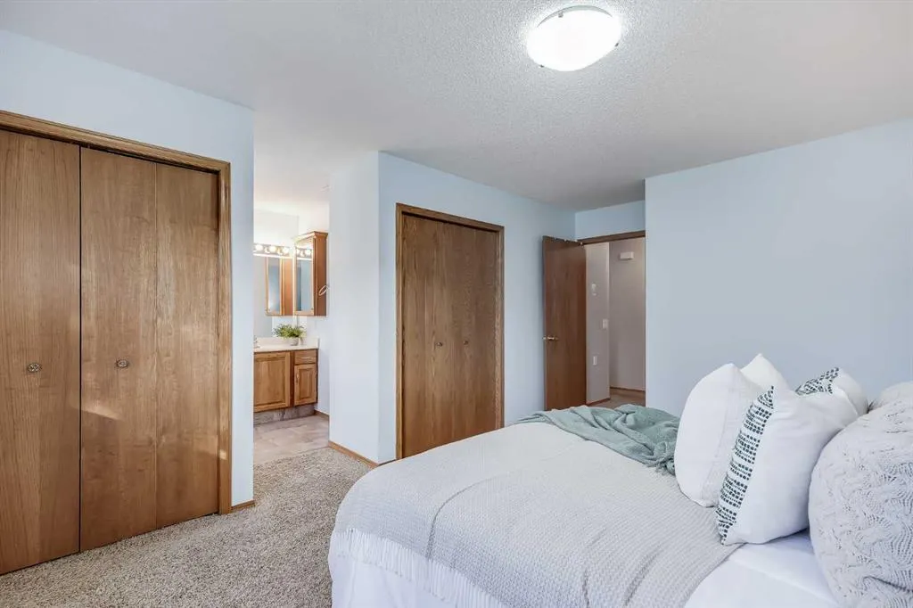 39 Woodside Close NW