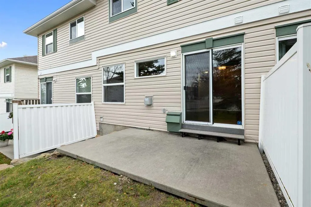 13 Country Hills Rise NW