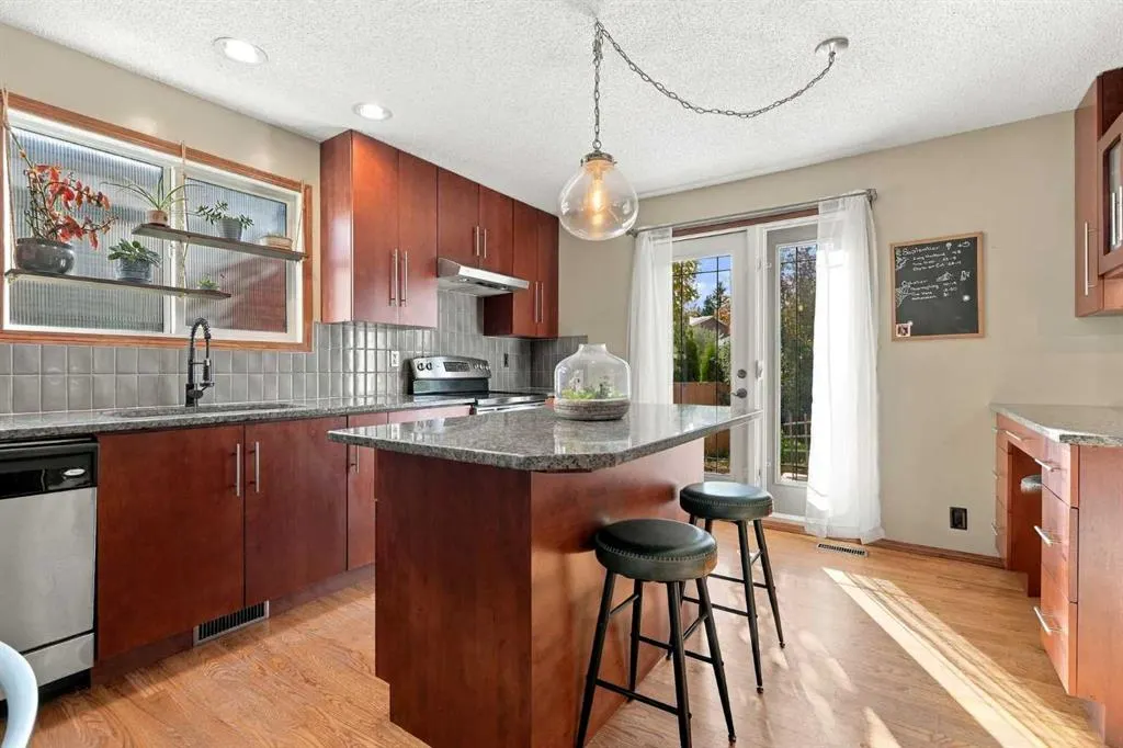 296 Woodbine Boulevard SW