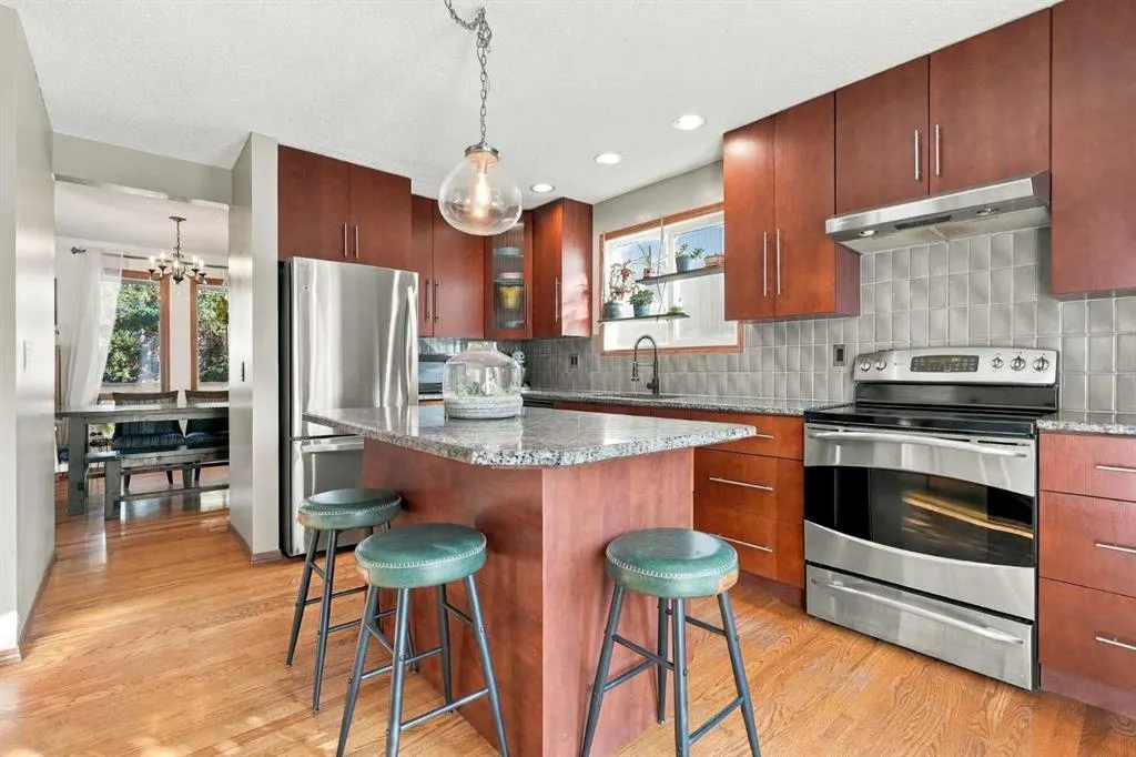 296 Woodbine Boulevard SW