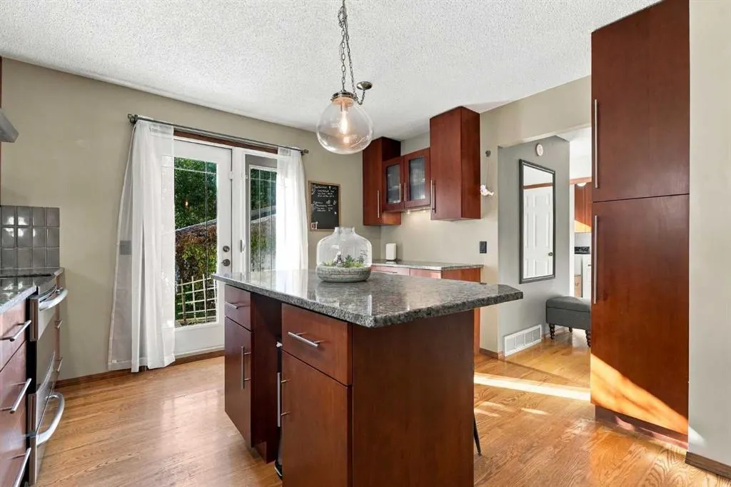 296 Woodbine Boulevard SW