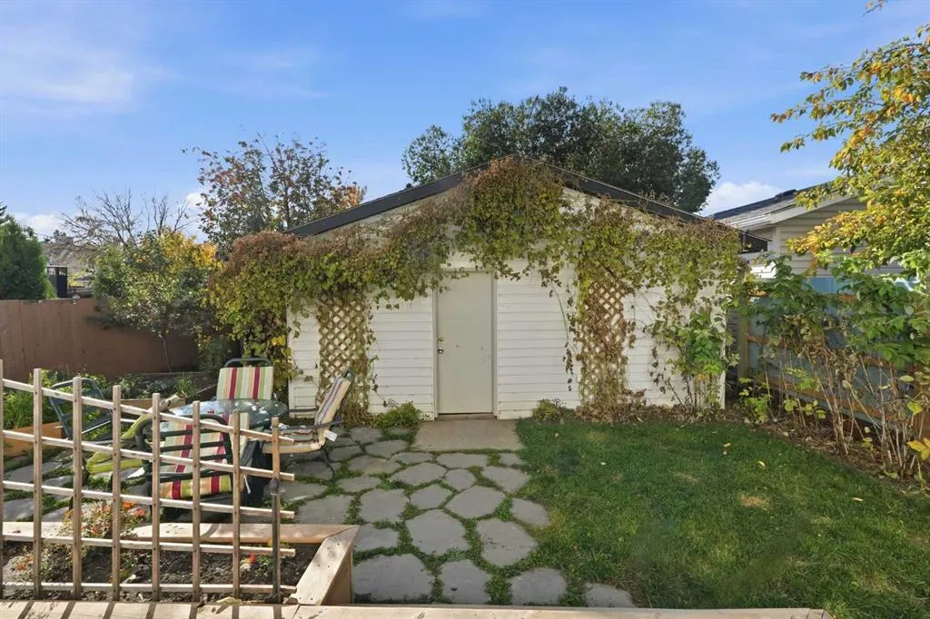 296 Woodbine Boulevard SW
