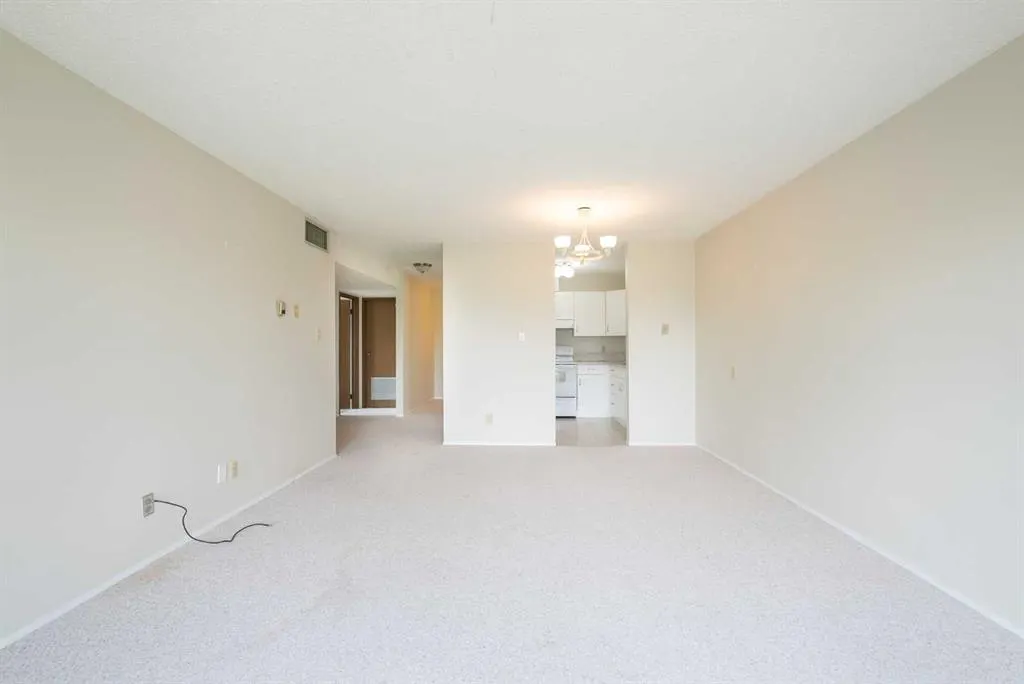 65 Temple Boulevard W #307
