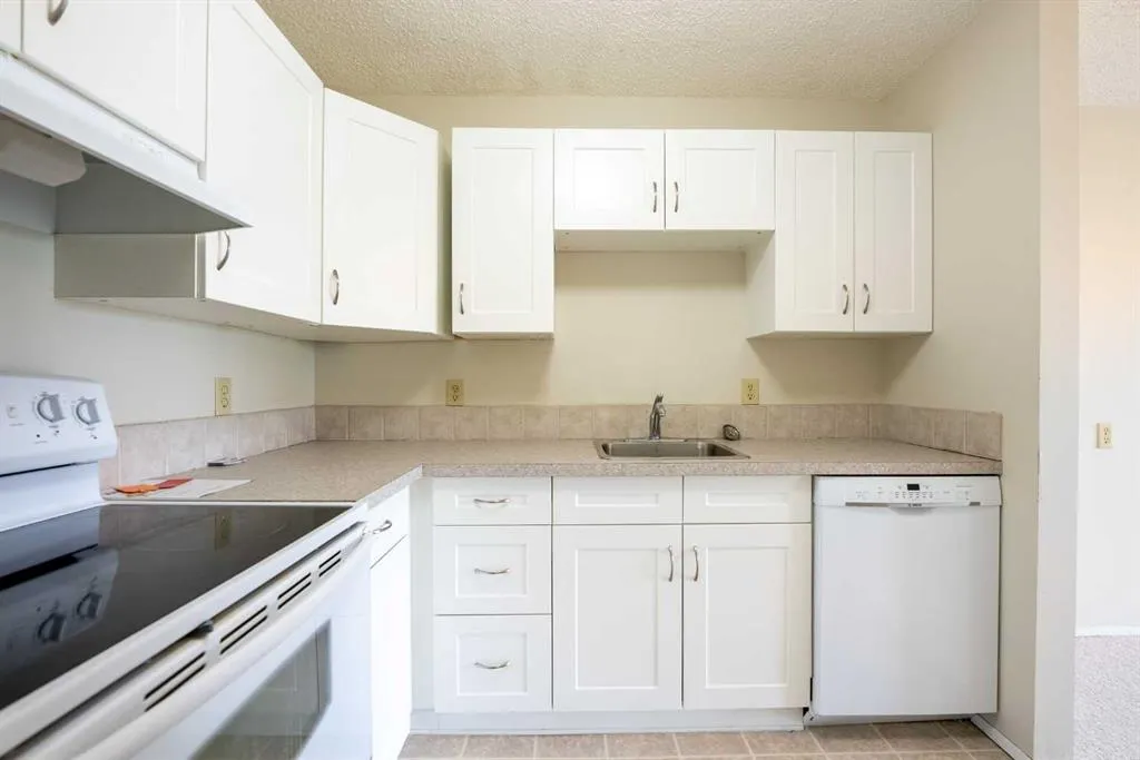 65 Temple Boulevard W #307