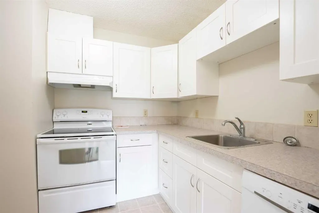 65 Temple Boulevard W #307