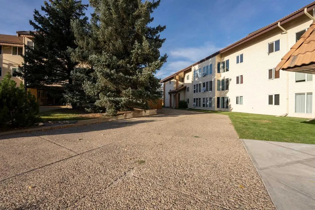 65 Temple Boulevard W #307