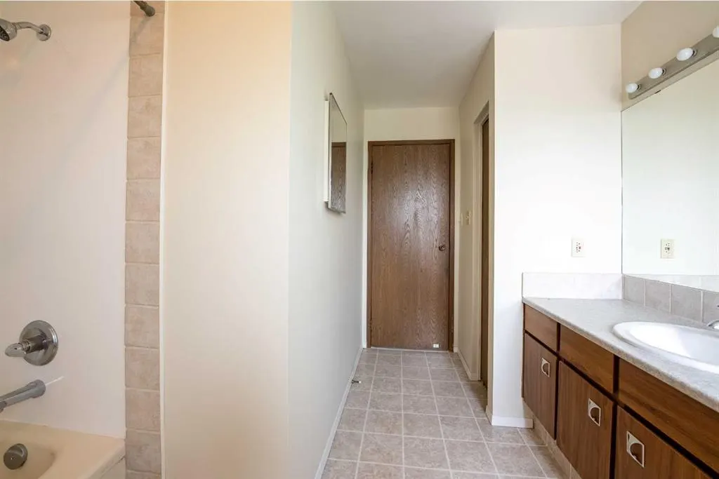 65 Temple Boulevard W #307