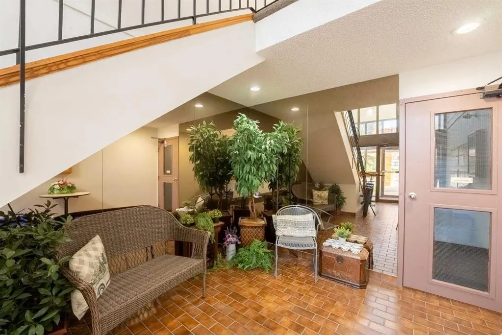 65 Temple Boulevard W #307