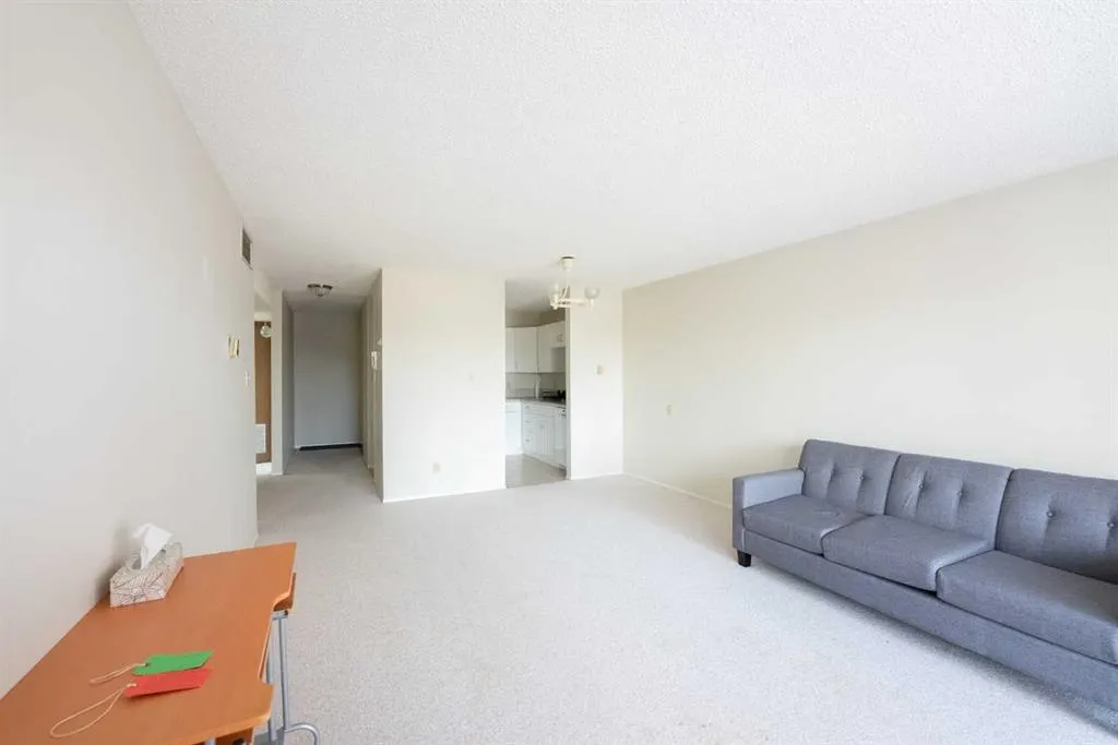 65 Temple Boulevard W #307