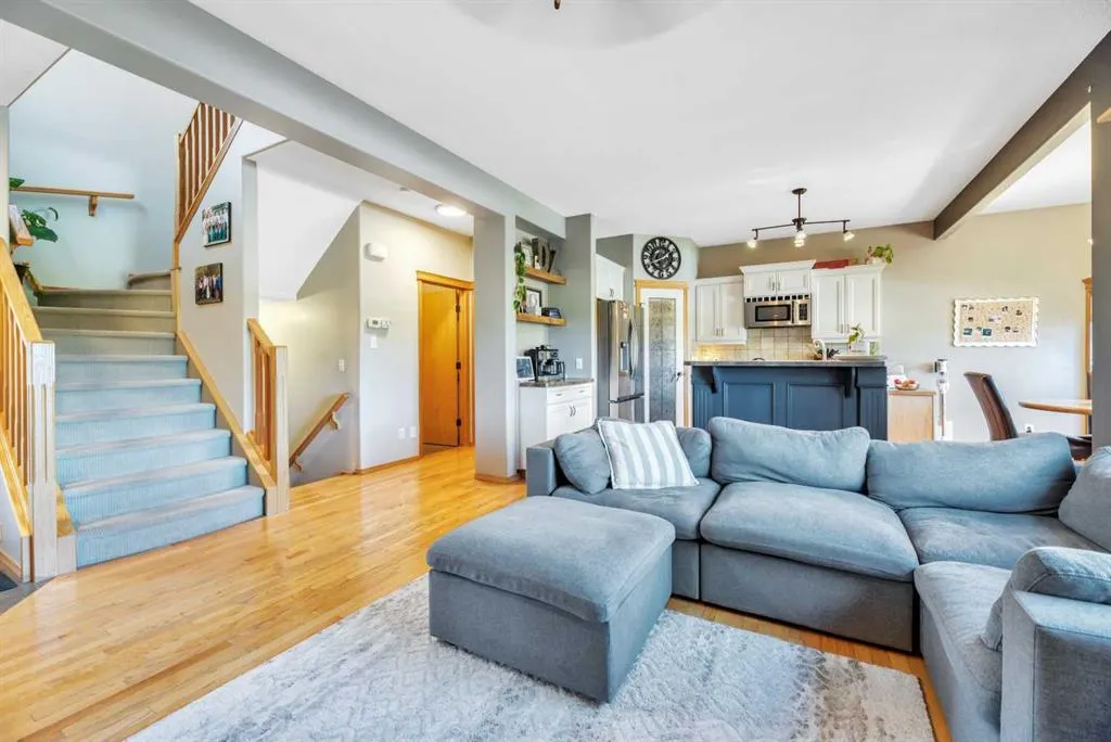 148 Aspen Creek Crescent