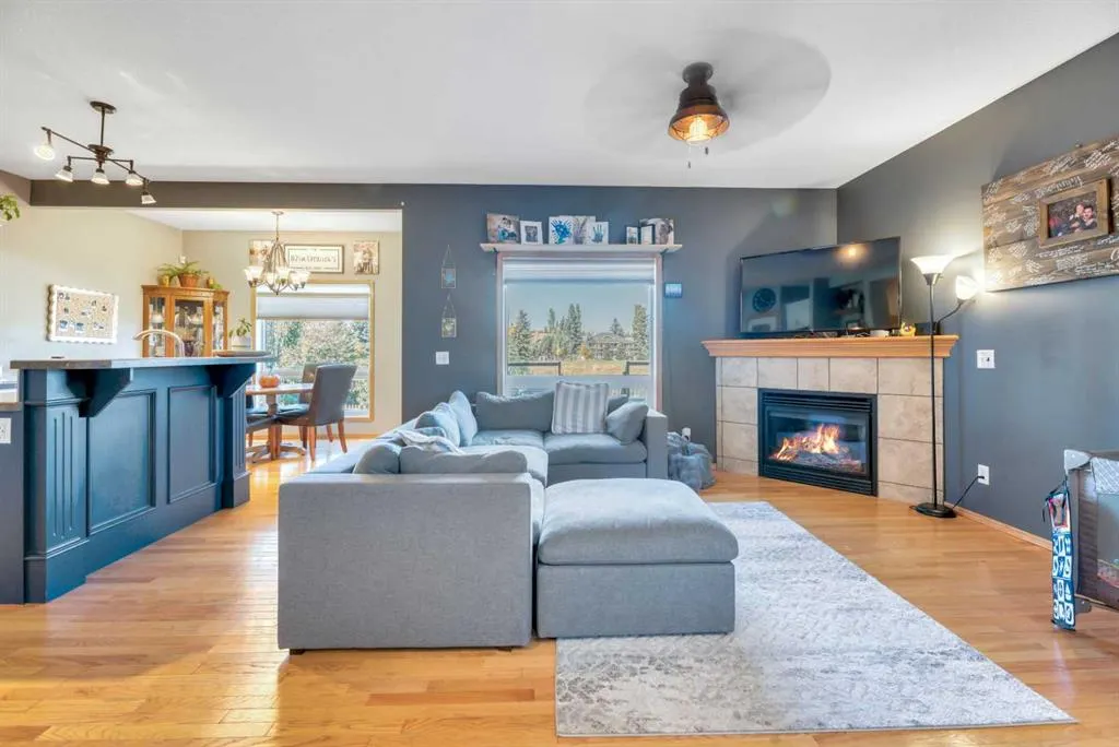 148 Aspen Creek Crescent