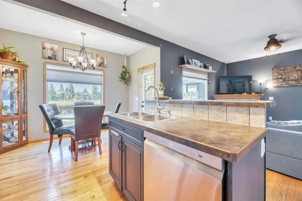 148 Aspen Creek Crescent