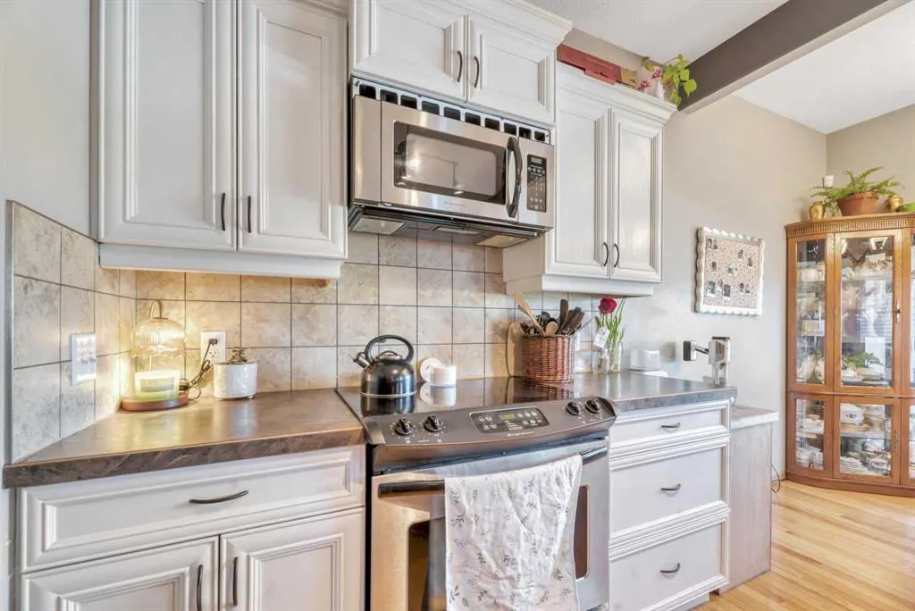 148 Aspen Creek Crescent