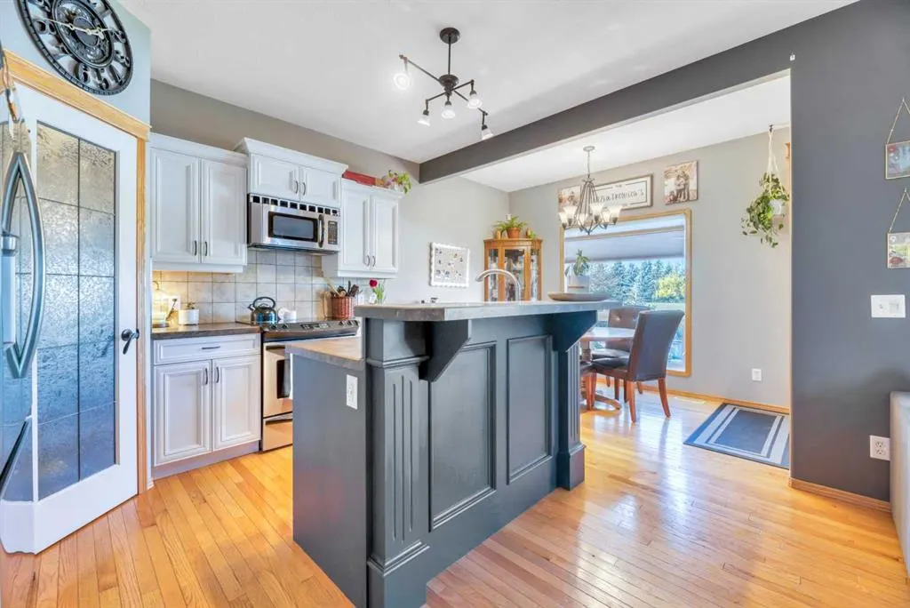 148 Aspen Creek Crescent