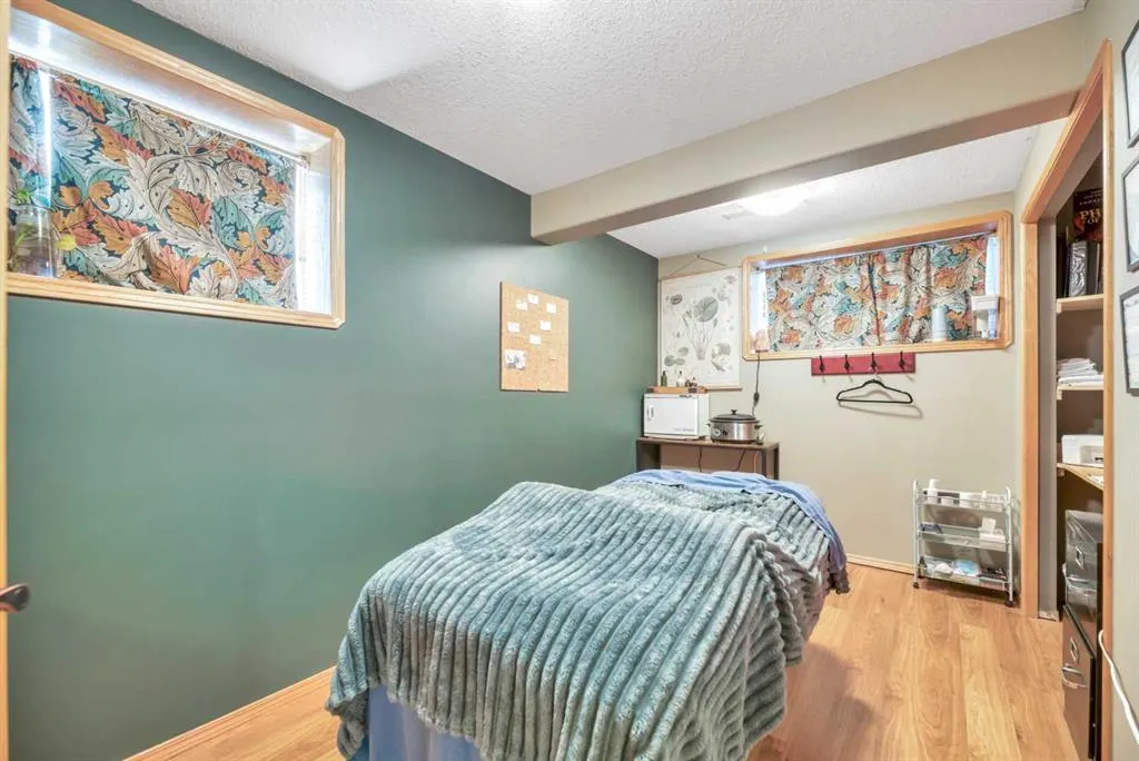 148 Aspen Creek Crescent
