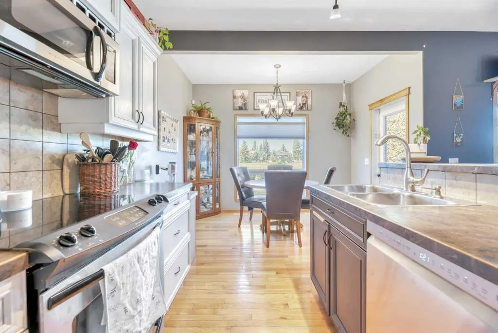 148 Aspen Creek Crescent
