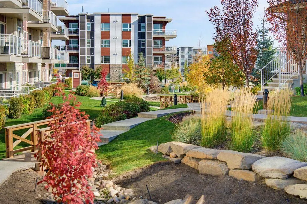 300 Harvest Hills Place NE #204