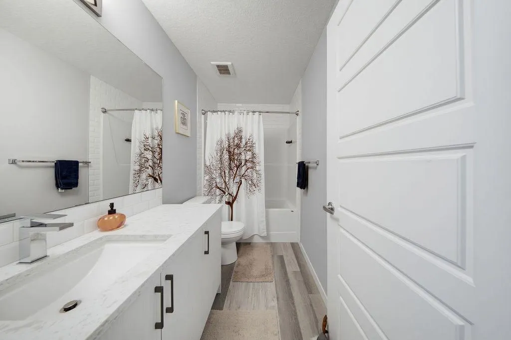 300 Harvest Hills Place NE #204