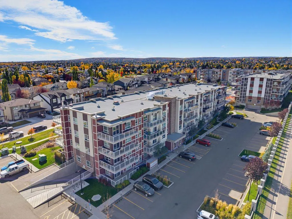 300 Harvest Hills Place NE #204